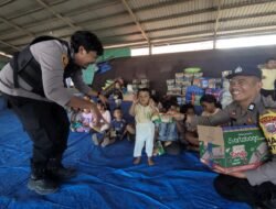 Polres Karo Berbagi Keceriaan, Anak-Anak Pengungsi Sinabung Dapat Bantuan Snack