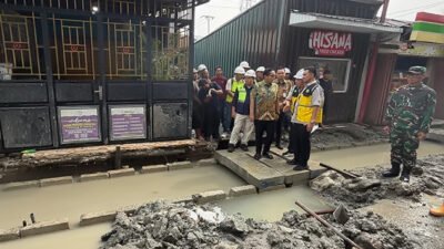 Rico Waas Turun ke Helvetia, Cek Jalan Konblok dan Drainase yang Jadi Keluhan Warga