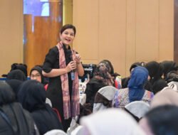 Kahiyang Ayu Serahkan Penghargaan Kepada 9 Daerah Pemenang Lomba Vlog KILAS