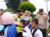 Wakapolda Sumut Turun Ke Jalan, Bagikan Helm Dan Ajak Warga Tertib Berlalu Lintas